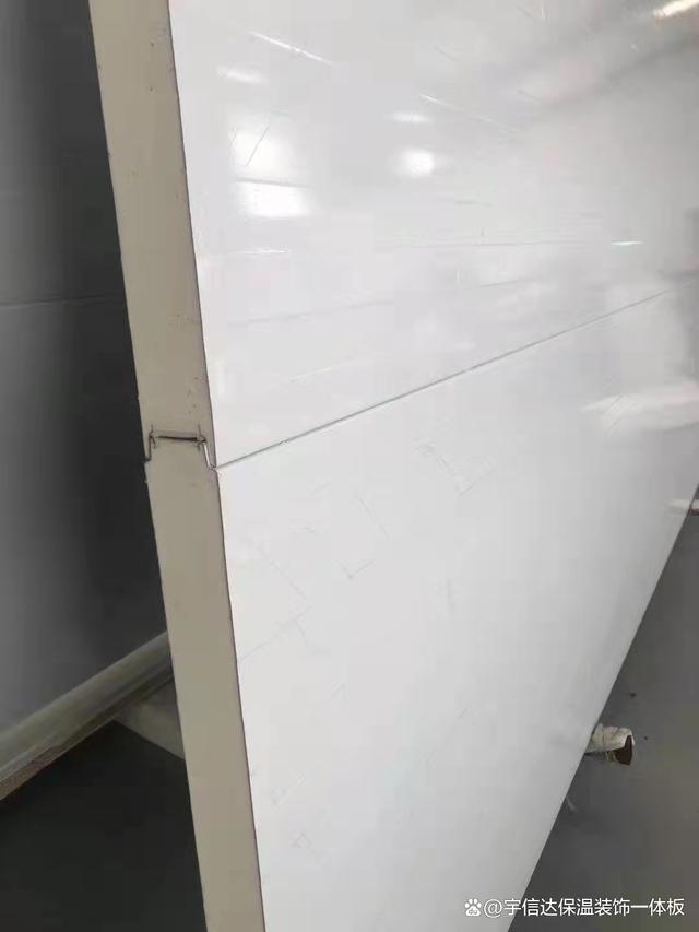 誰能給發(fā)一個彩鋼板內墻安裝的圖片啊,詳細的,最好有施工圖.